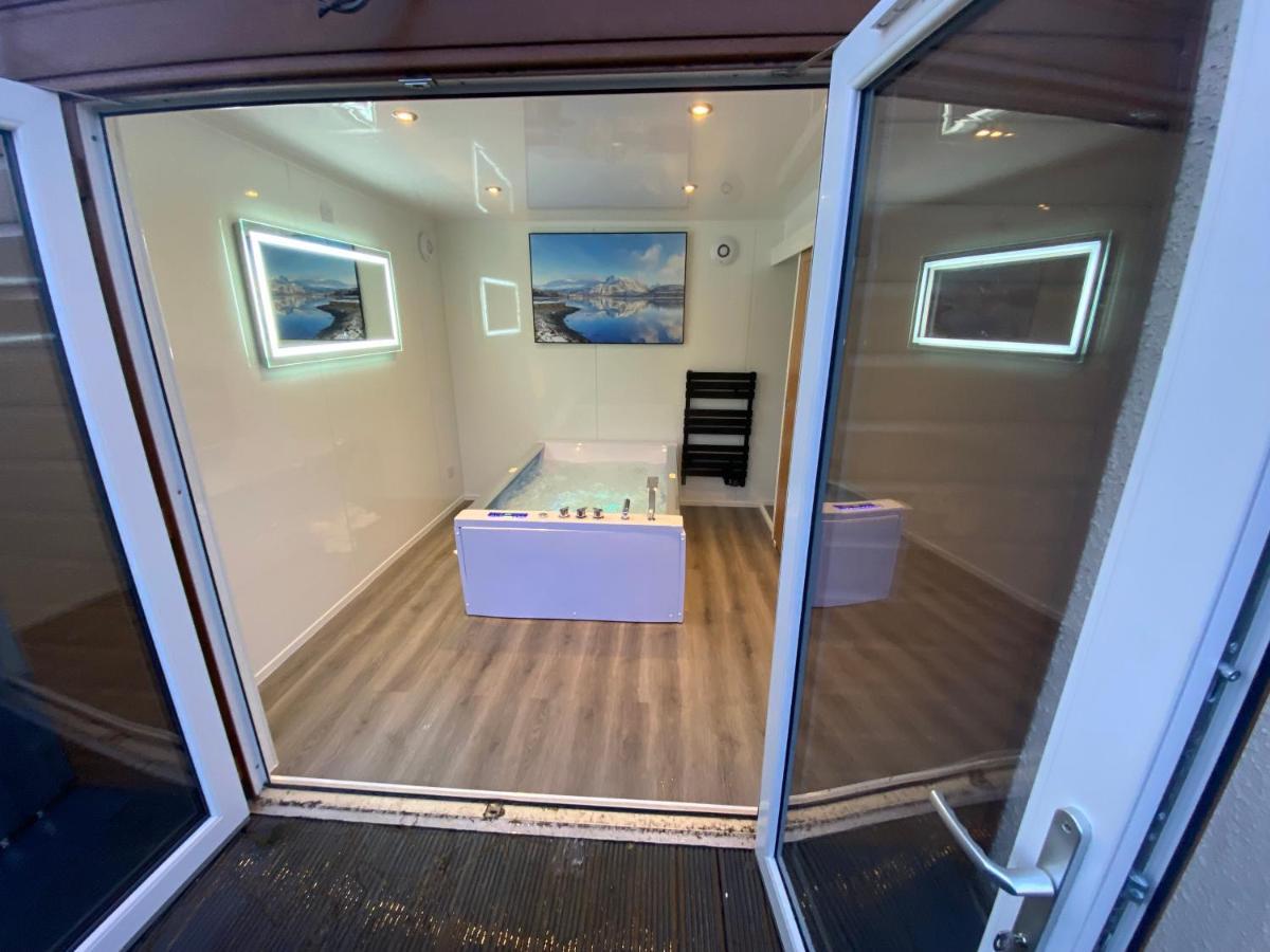 Highland Stays - Ben View Room & Jacuzzi Bath Форт Уилям Екстериор снимка