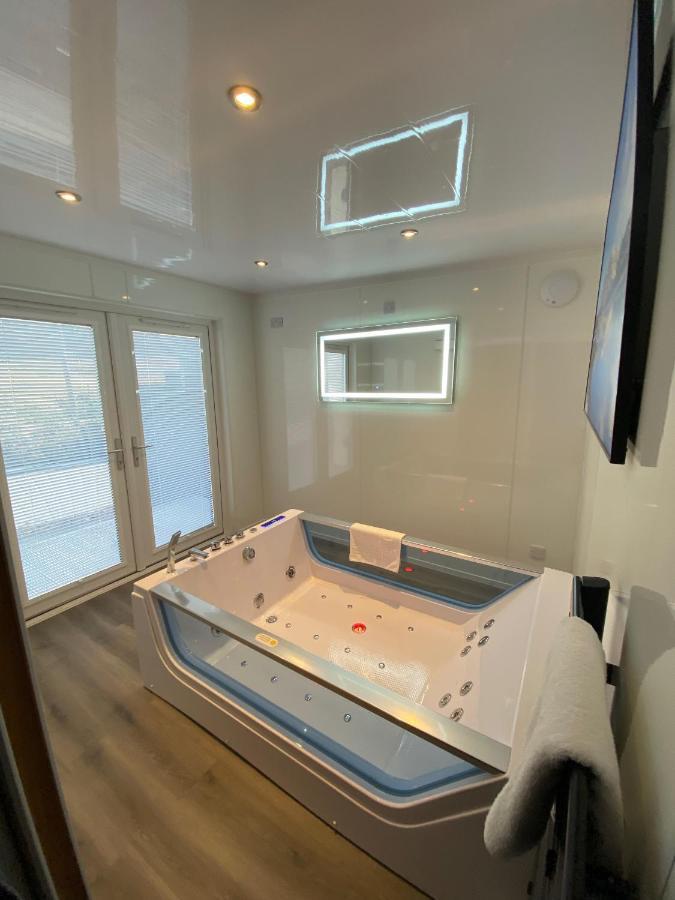 Highland Stays - Ben View Room & Jacuzzi Bath Форт Уилям Екстериор снимка